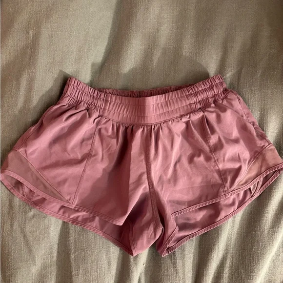 Lululemon Hotty Hot Low Rise Lined Shorts 2.5” - Picture 2 of 3